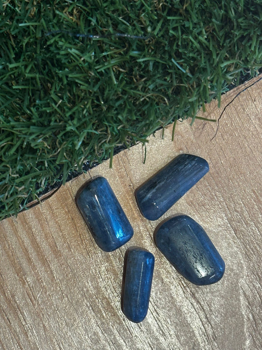 Blue Kyanite Tumble Stone - Stone of Dreamwork & Intuition - TS36 - The Hare and the Moon