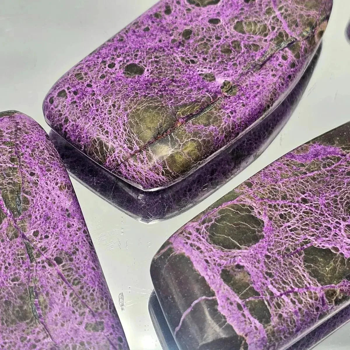 The Hare And The Moon Crystals Stichtite X Serpentine (Atlantisite) Palm Stone - The Stone of the Unseen Journey-STASP1