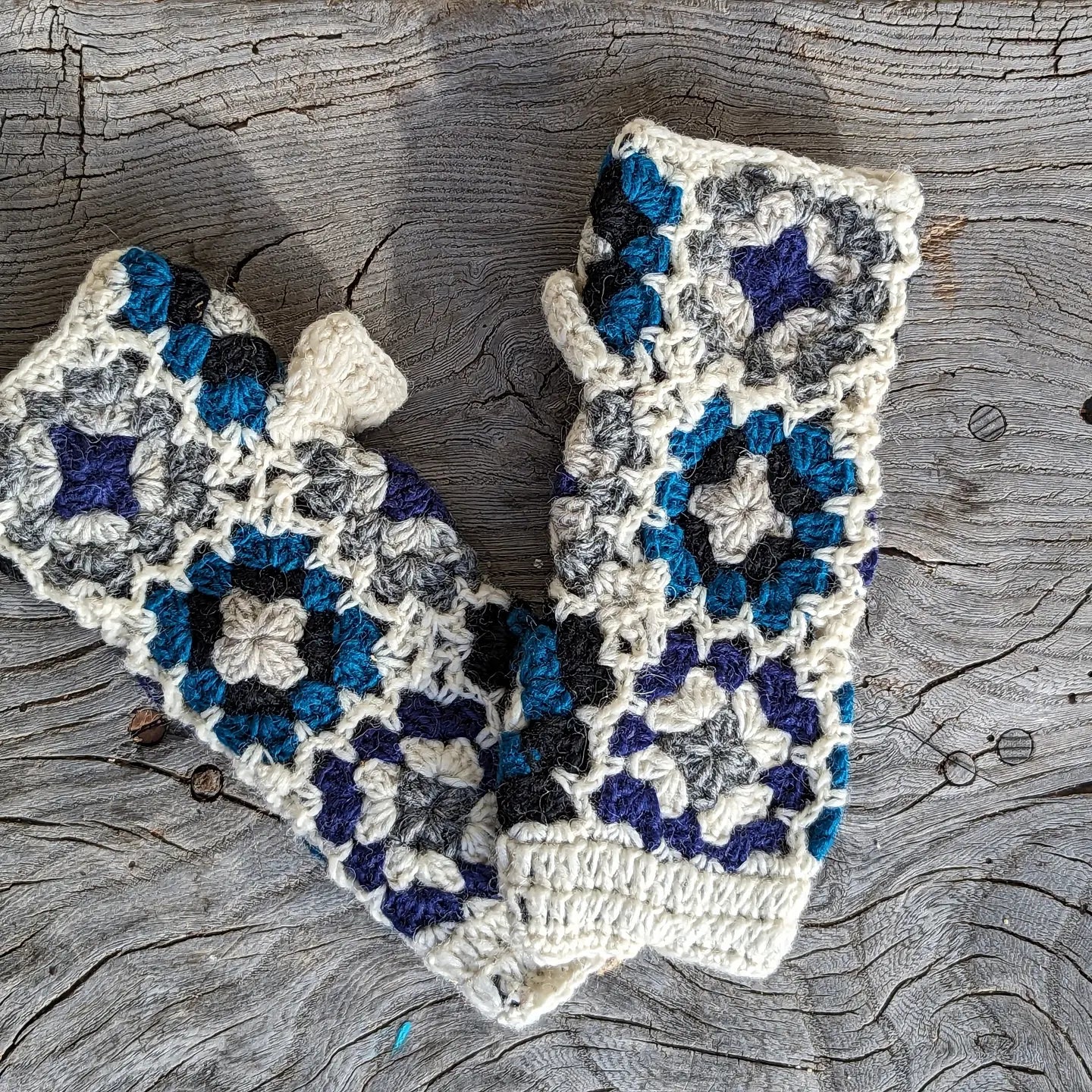 Artic White - Vintage Style Crocheted Fingerless Mitts - JNM081