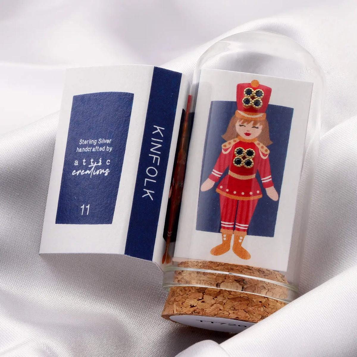 TT72011 - Kinfolk Red Nutcracker & 4 Clover Blue Crystal