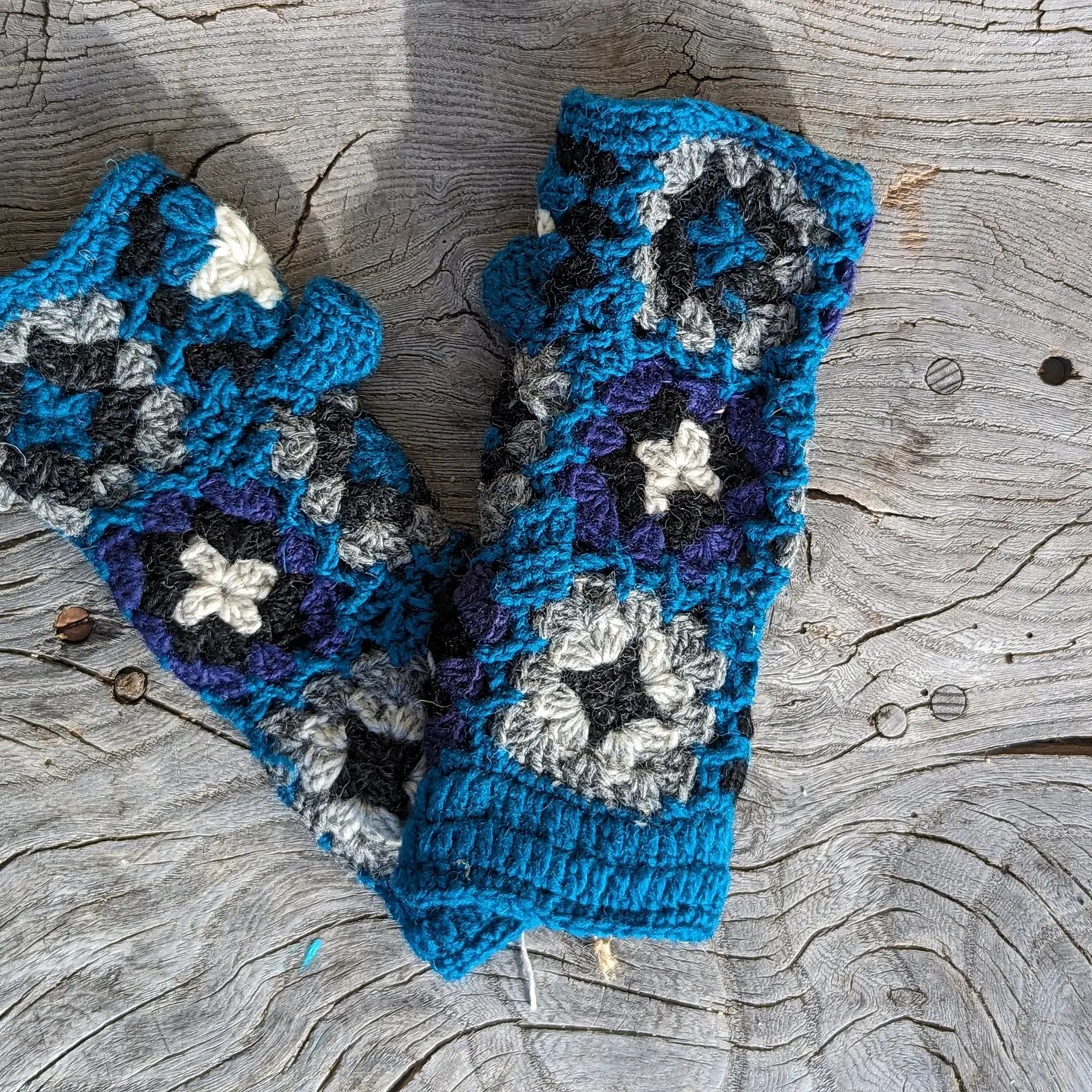 Teal - Vintage Style Crocheted Fingerless Mitts - JNM085