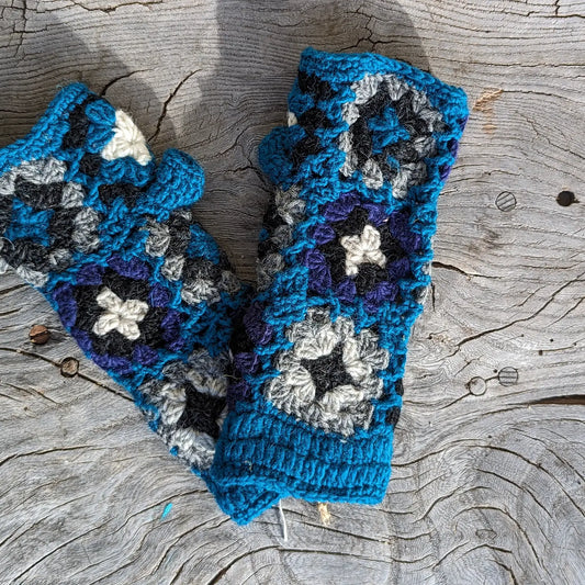 Teal - Vintage Style Crocheted Fingerless Mitts - JNM085