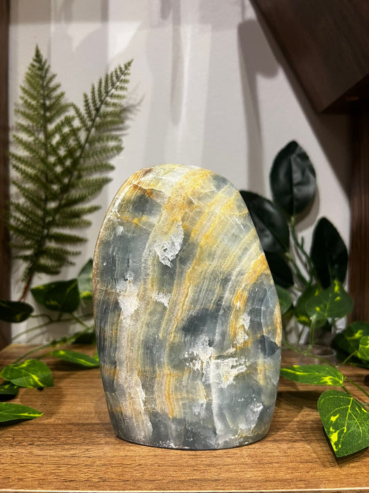 Polished Blue Onyx Tower - Peace and Calm - BX1