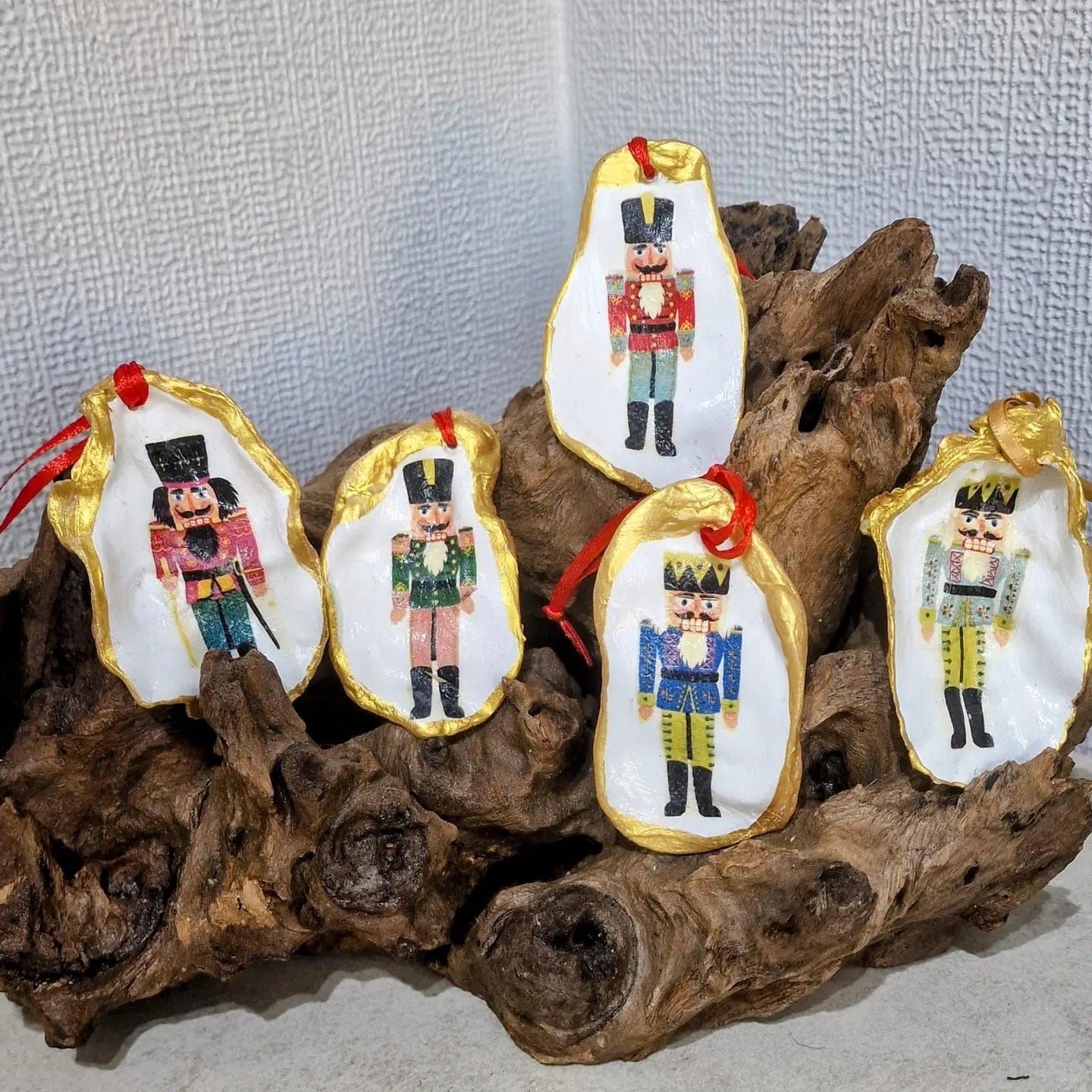 Bee Oyster Christmas Decorations Nutcrackers Oyster Shell Decoration -  Christmas Ornaments - OS7