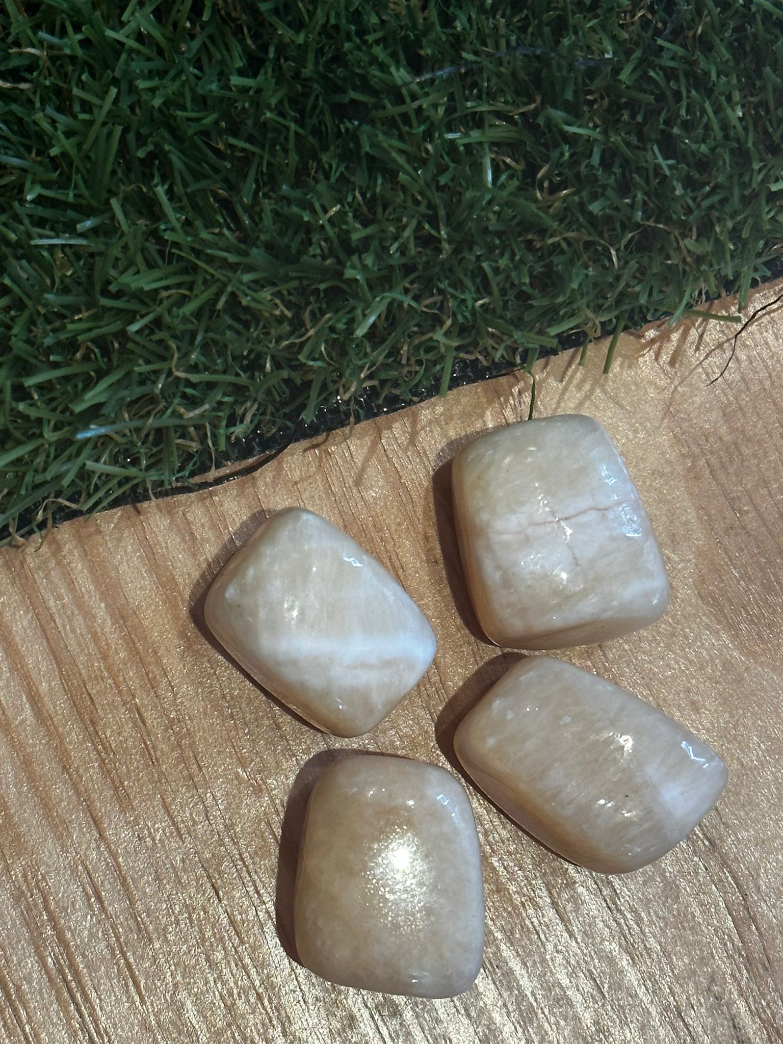 Peach Aventurine Tumble Stone - The Stone of Calm Dignity - The Hare and the Moon